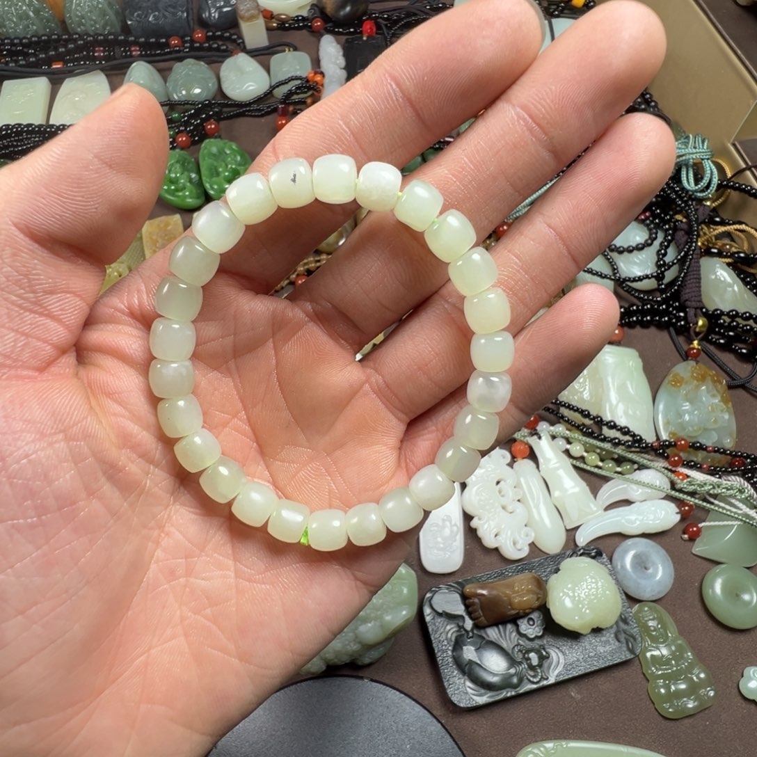 和田玉颈饰未镶嵌