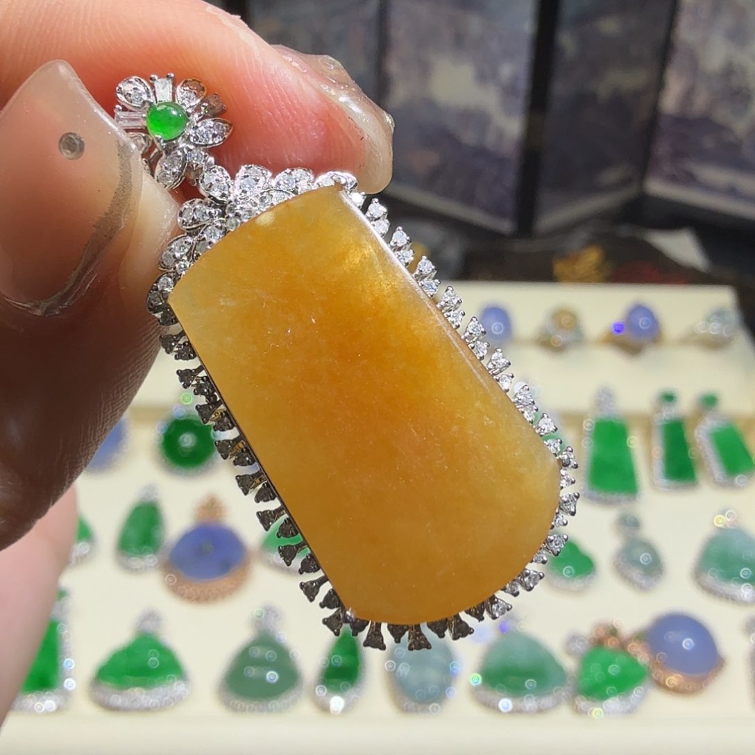 翡翠吊坠(不含链)18K金镶嵌