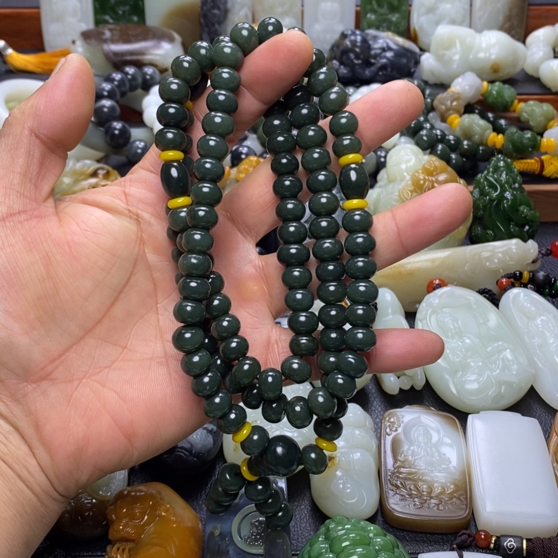 颈饰未镶嵌和田玉