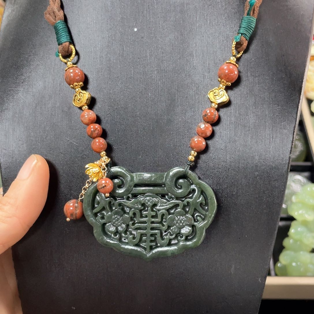 和田玉（糖玉）颈饰未镶嵌