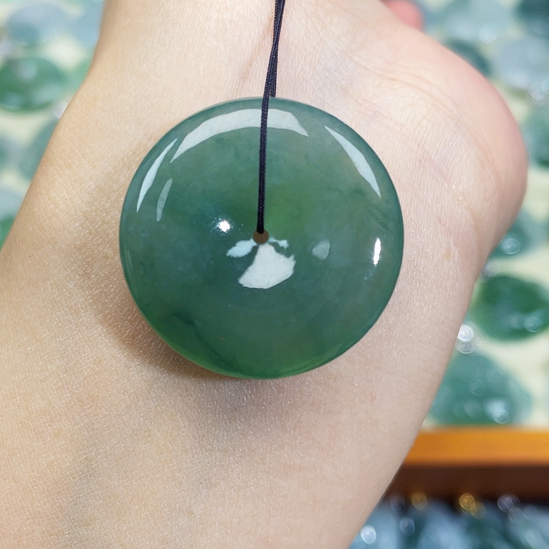 翡翠颈饰未镶嵌吊坠