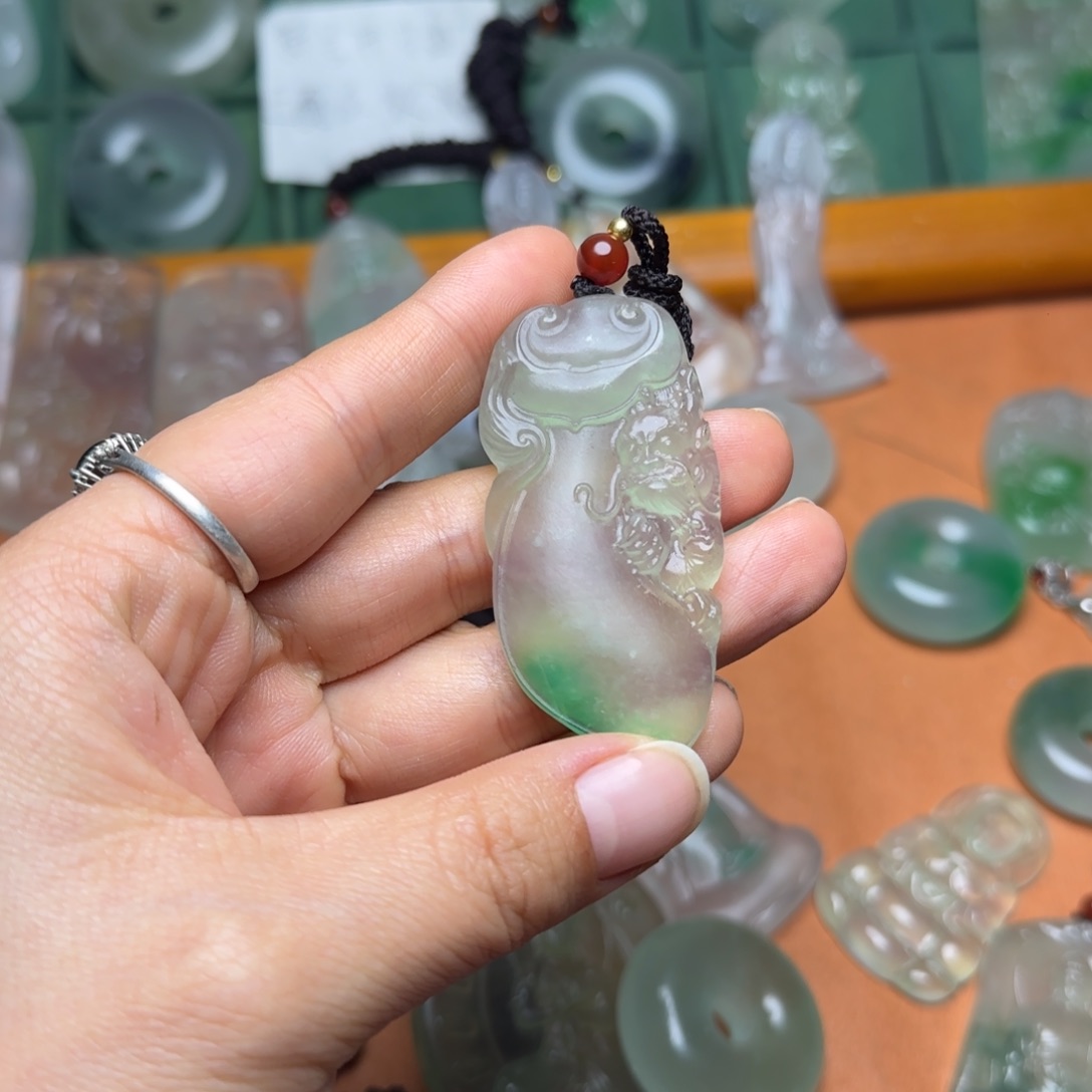 翡翠未镶嵌颈饰翡翠如意