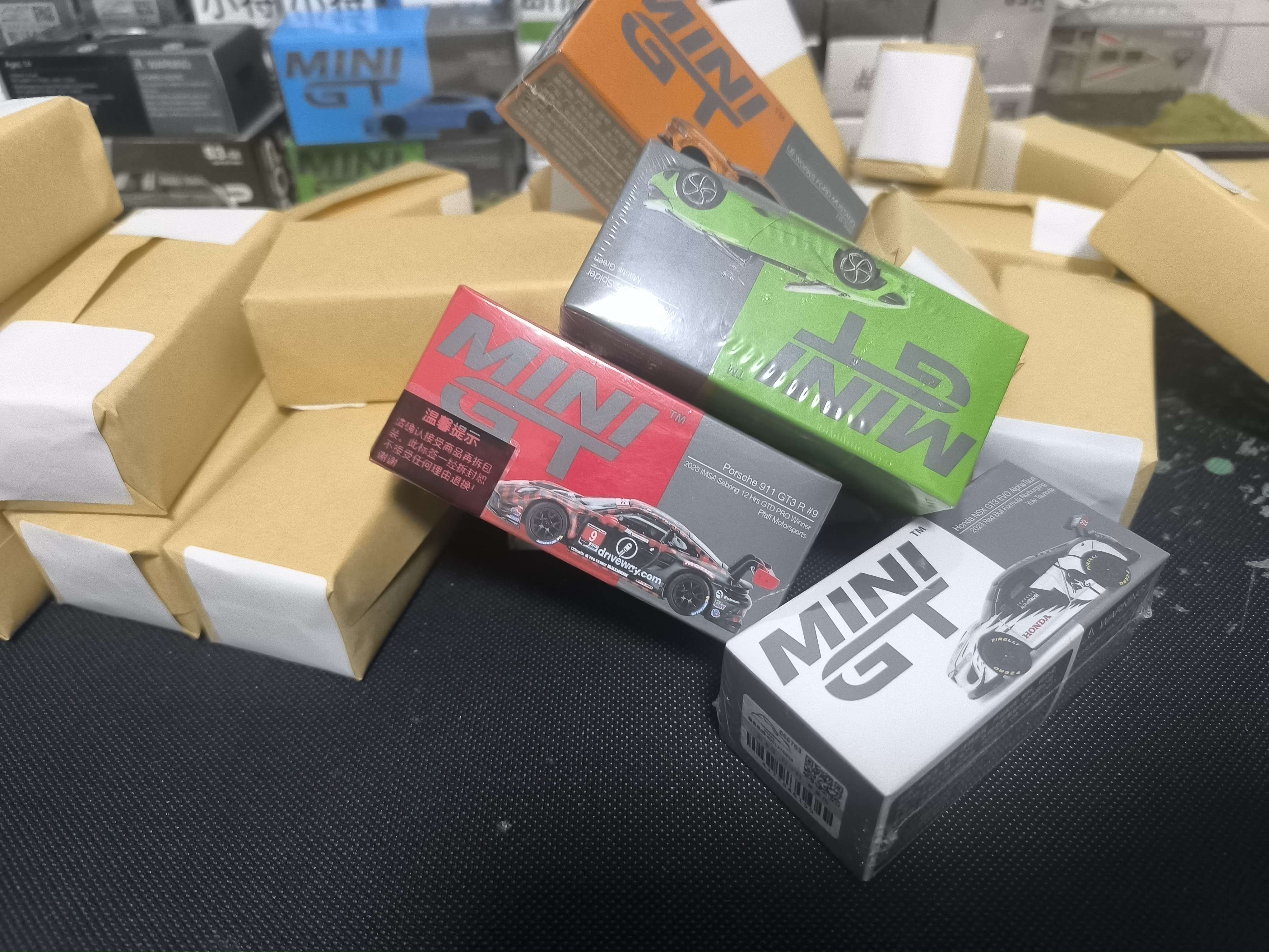 [直播间]64比例车模（送盒子展示台）多单额外送4连盒。