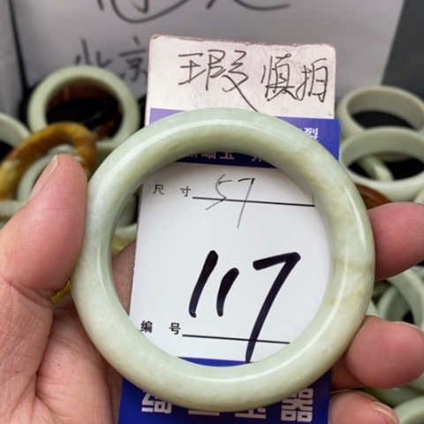 蛇纹石玉手镯未镶嵌