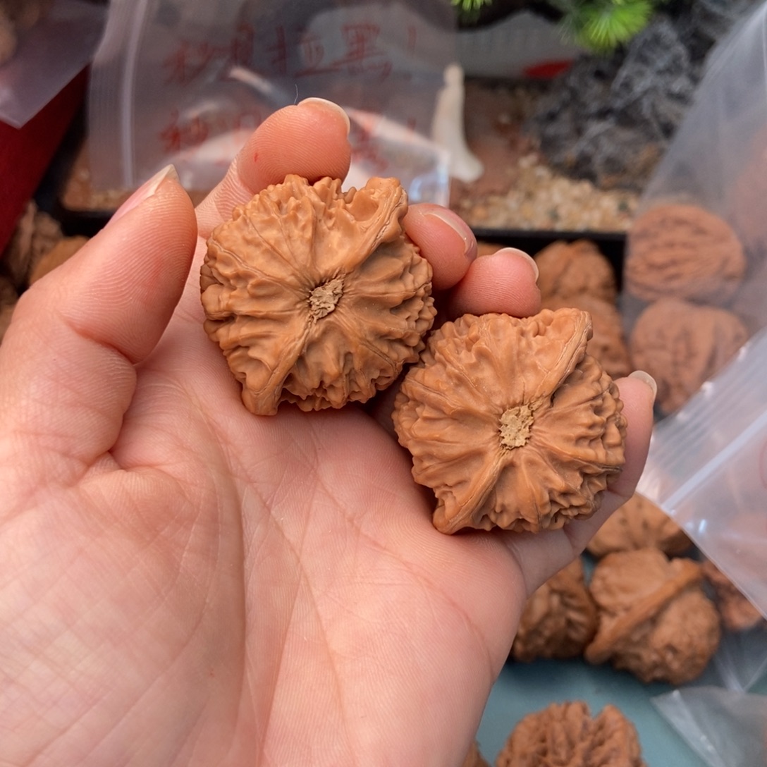 唐***K文玩核桃吊坠9宫灯