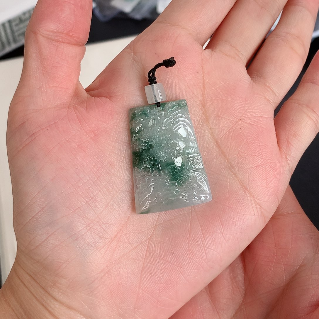 颈饰未镶嵌翡翠牛*听山水