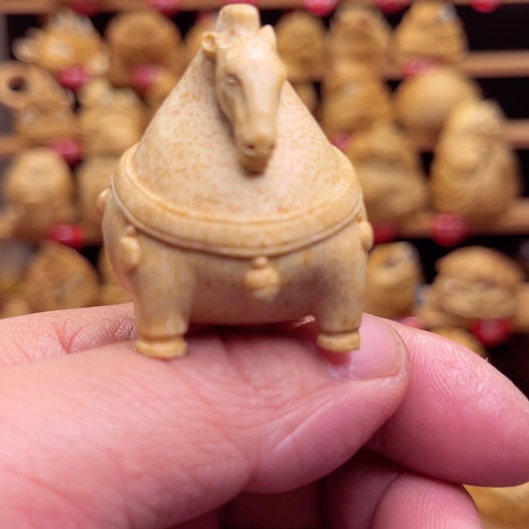 香榧木猫*神竹根雕唐马手把件