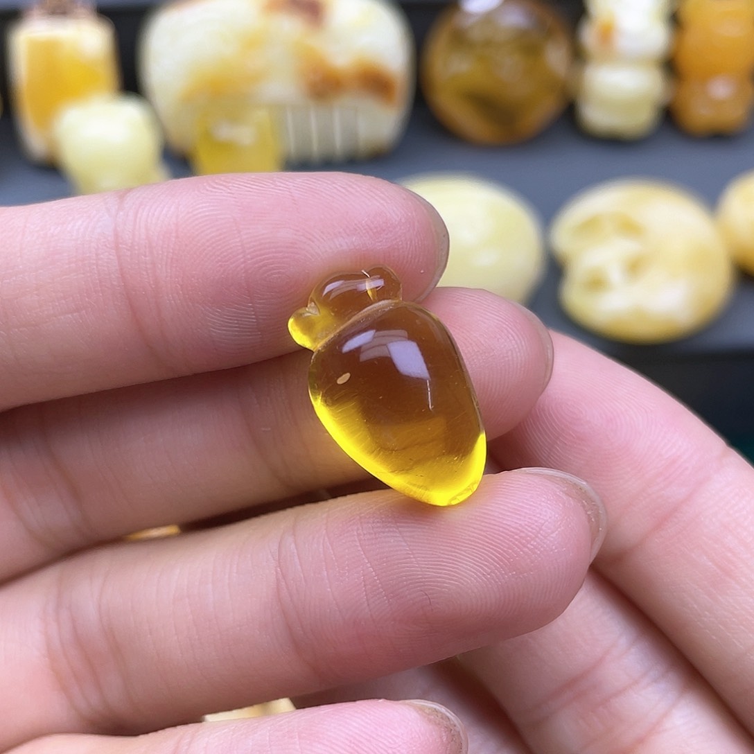 琥珀裸石未镶嵌蜜蜡