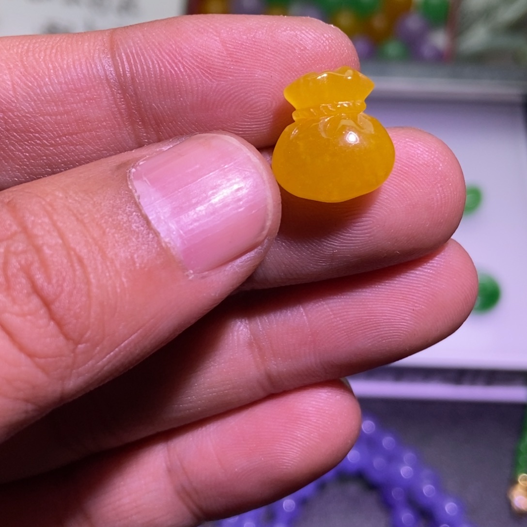 翡翠未镶嵌颈饰吊坠