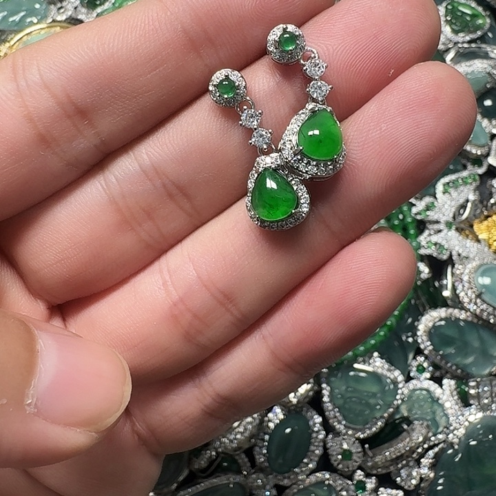 翡翠未镶嵌颈饰天然A货翡翠放漏