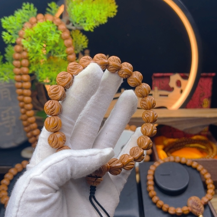 桃核吊坠L**森野生桃核玉龙脊手持