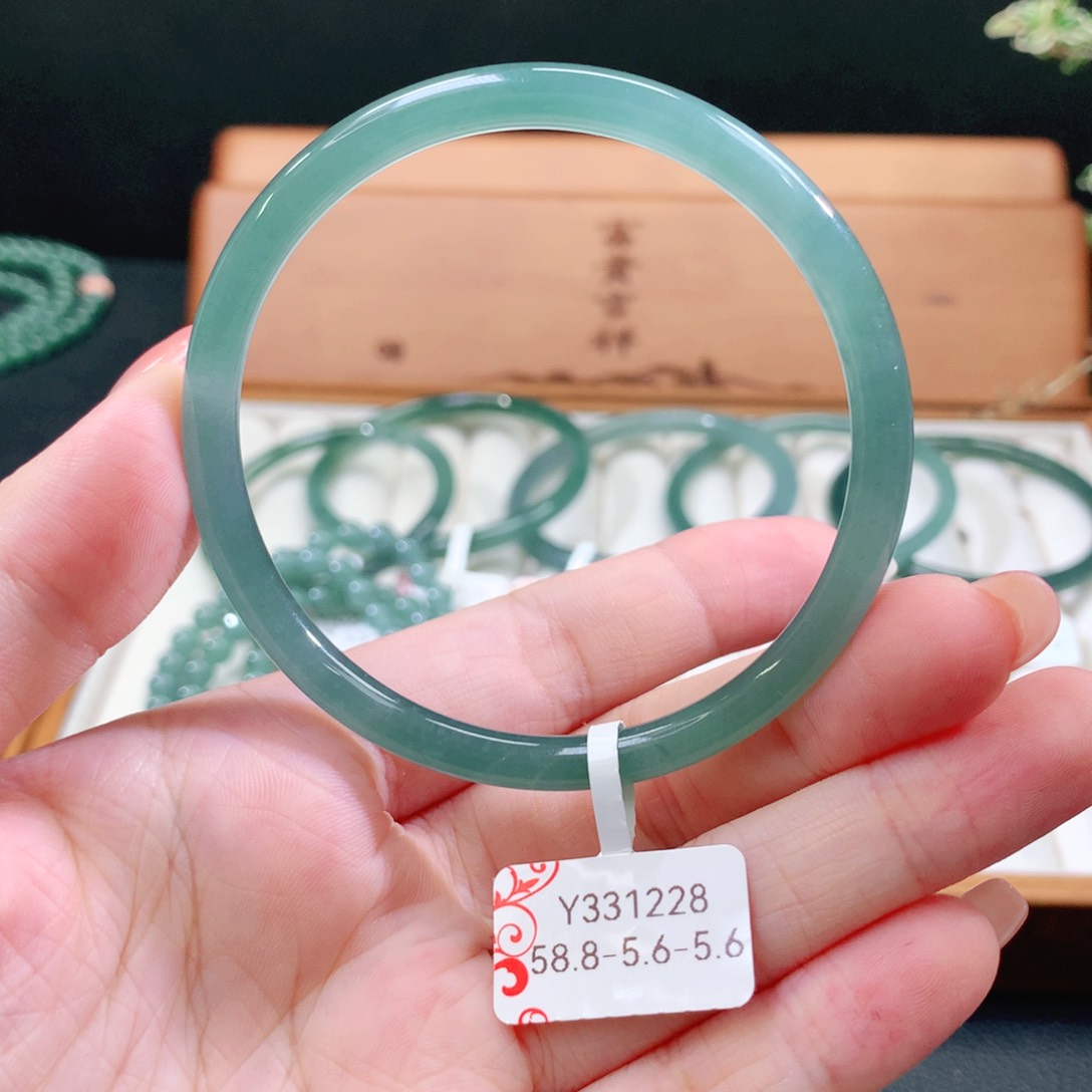翡翠未镶嵌手镯天然