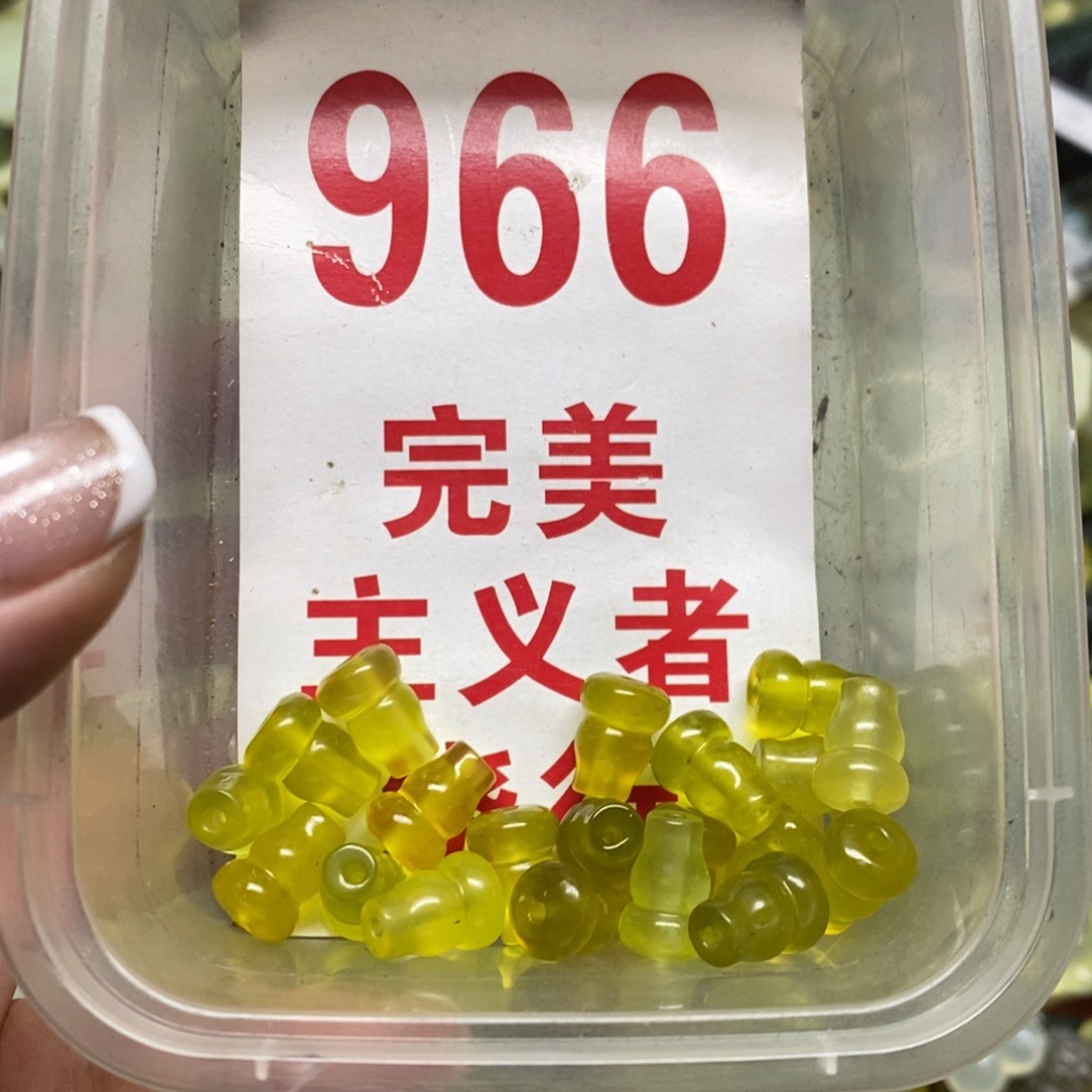 蛇纹石玉挂坠未镶嵌