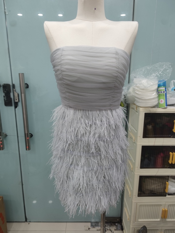 梦梦 MENGMENG｛2.0 新款纯欲中古抹胸羽毛连衣裙套装}