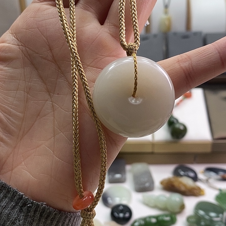 和田玉颈饰未镶嵌