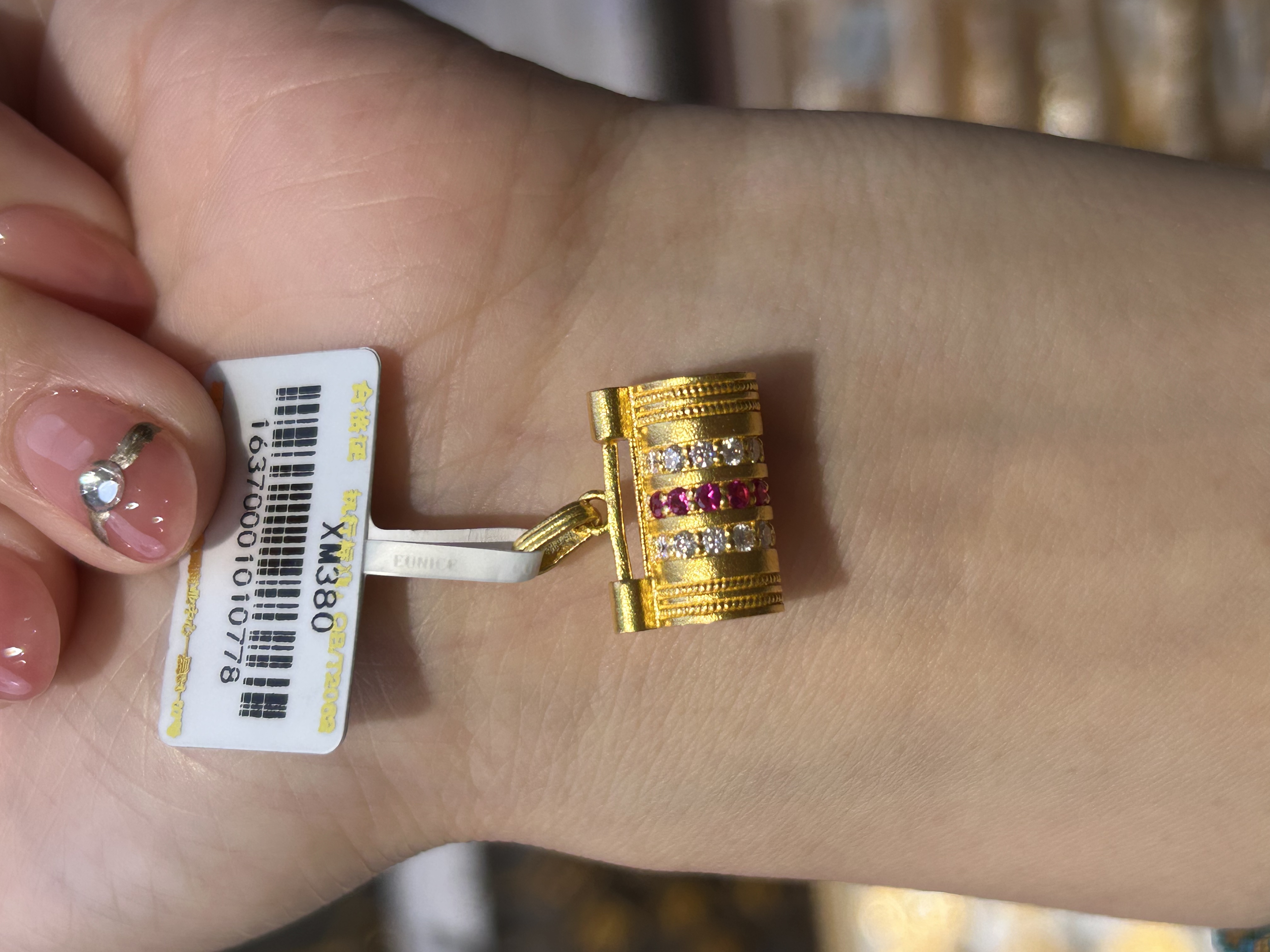 足金999 镶嵌点钻红方锁吊坠吊坠（不含链）