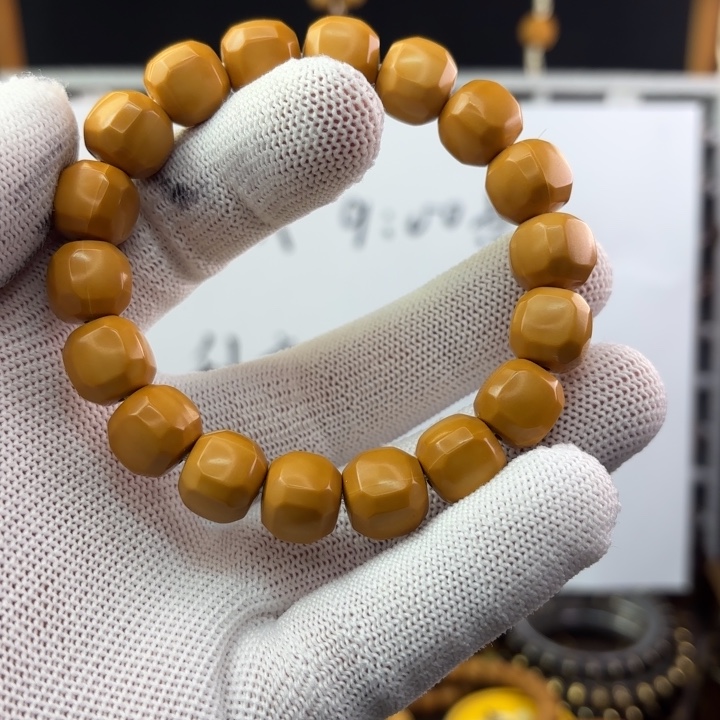 吊坠猴头核桃六方（竞拍品）