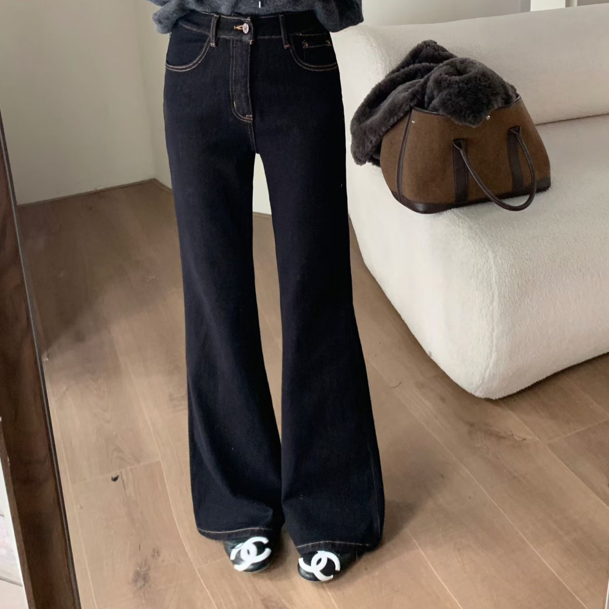 冬款加绒新款黑色丹宁微喇牛仔裤女中高腰修身拖地高弹不贴腿