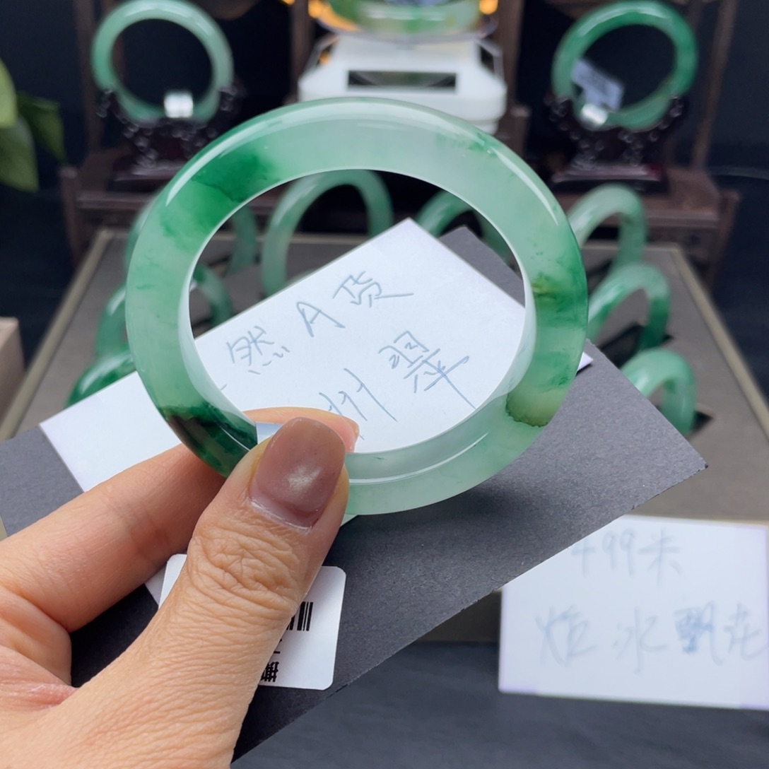 石英质玉（非洲翠）未镶嵌手镯