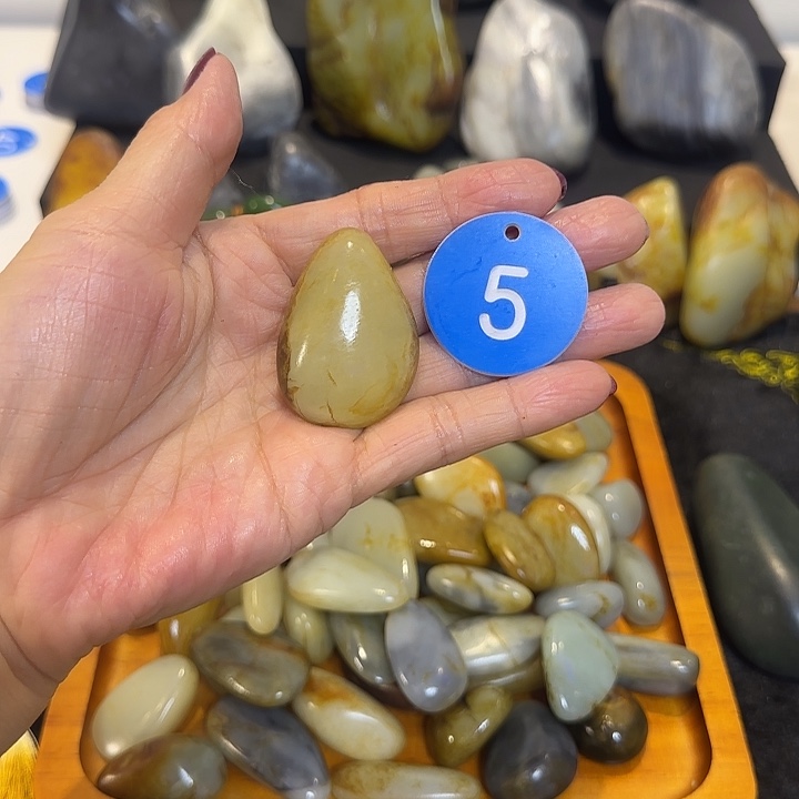 和田玉（糖玉）未镶嵌挂件