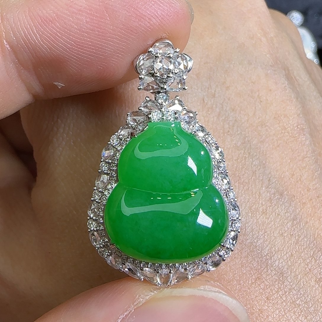 颈饰18K金镶嵌翡翠天然翡翠