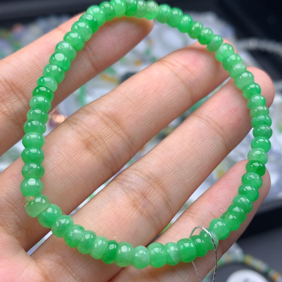 未镶嵌翡翠手链卡