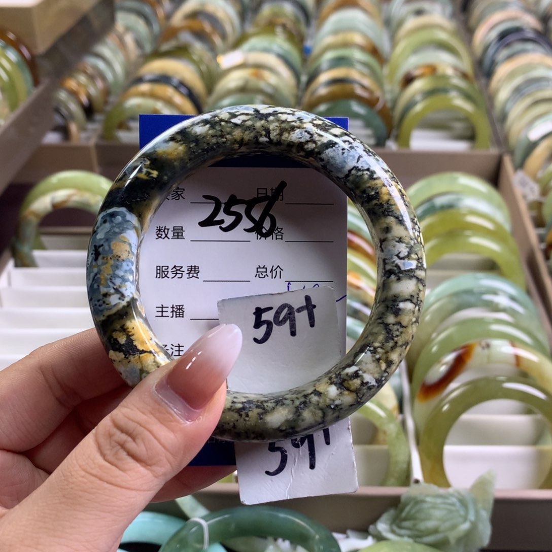 蛇纹石玉未镶嵌手镯2556