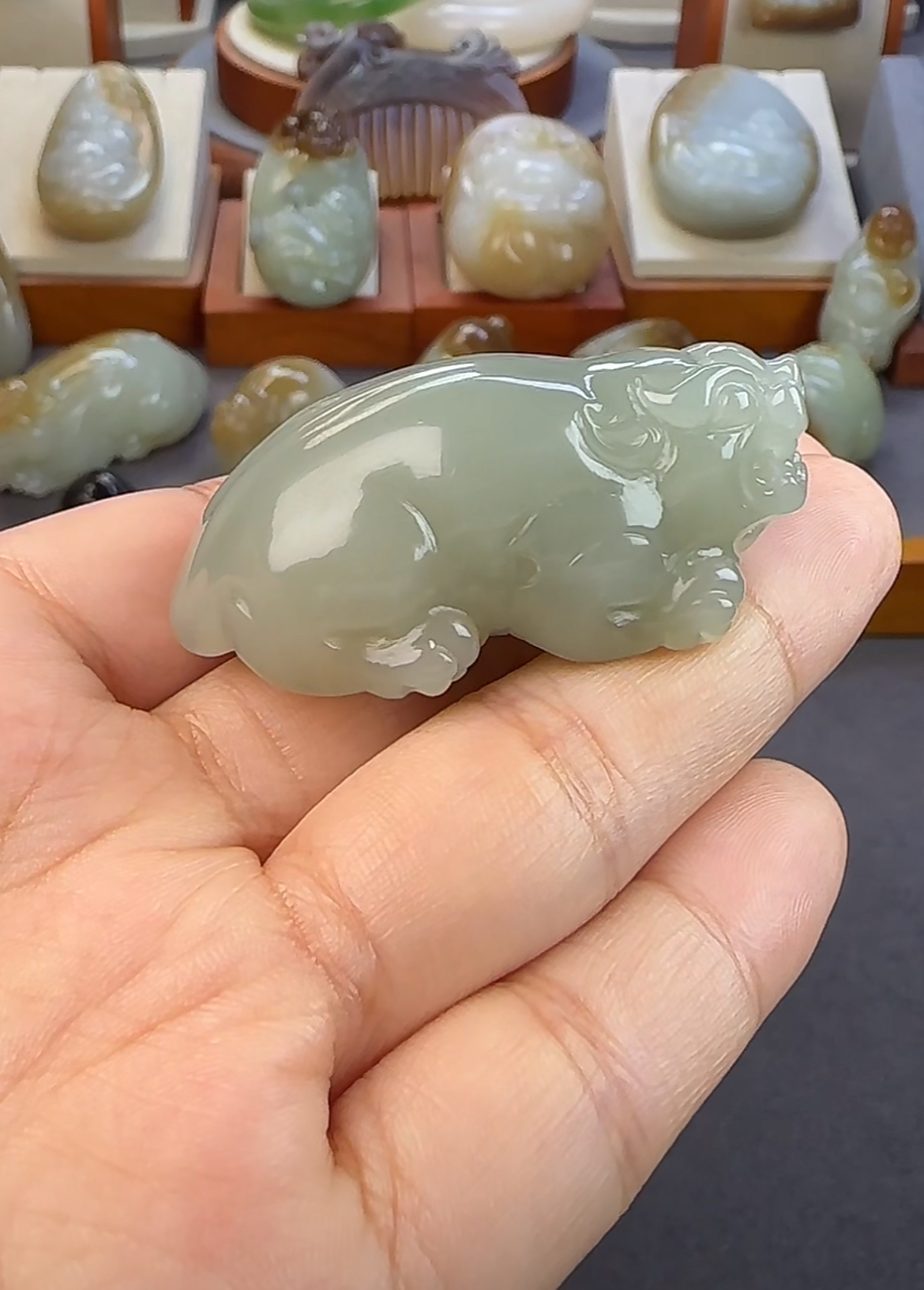 新疆和田玉小貔貅吊坠