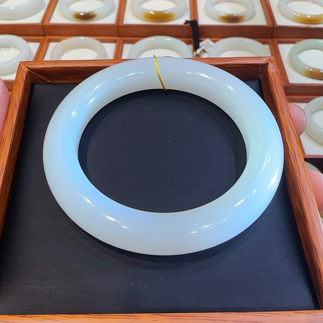 和田玉手镯未镶嵌新疆羊脂白玉55 56