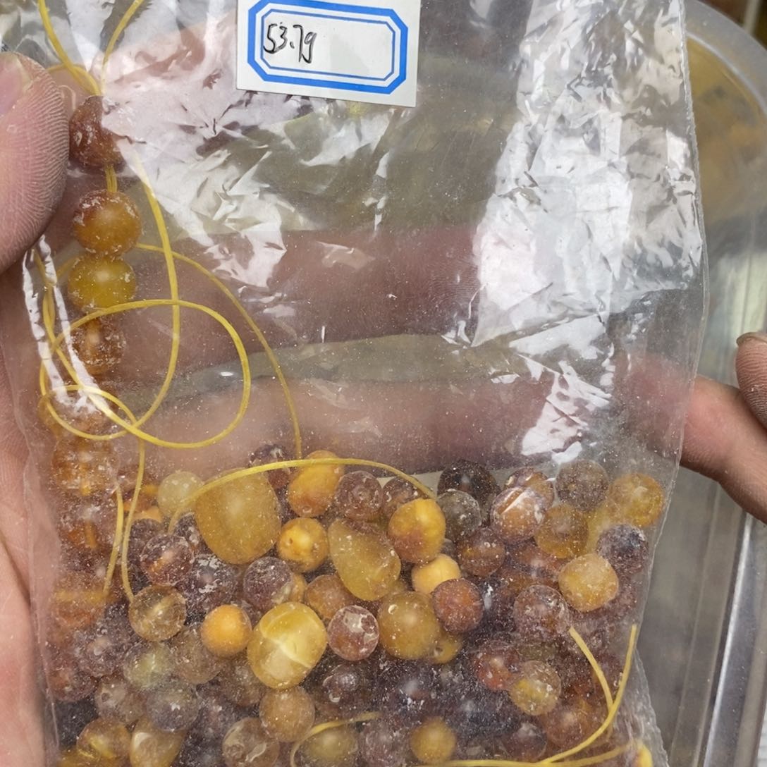 大***子未镶嵌琥珀珠宝奇石