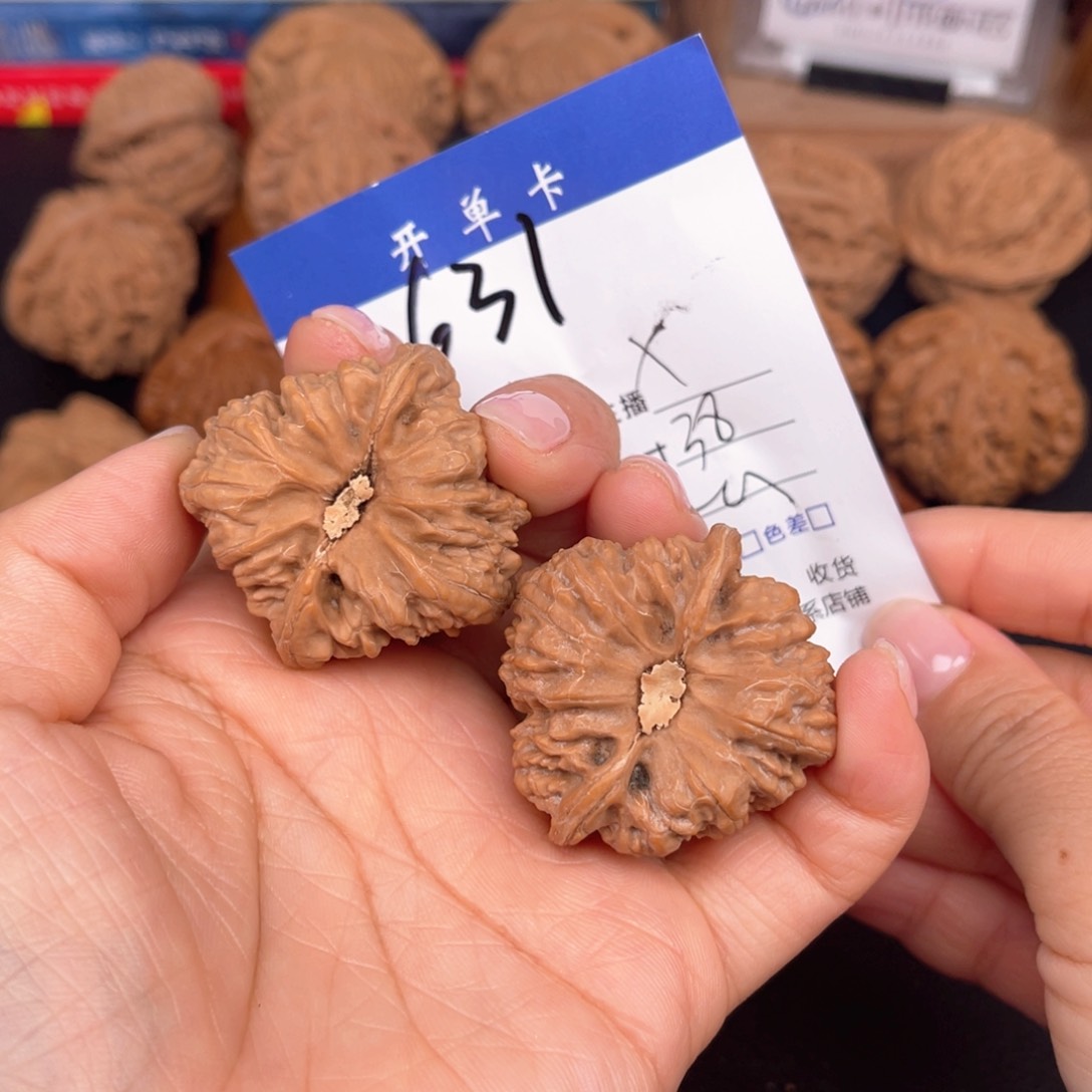 文玩核桃吊坠福****?凹底38尺。 631