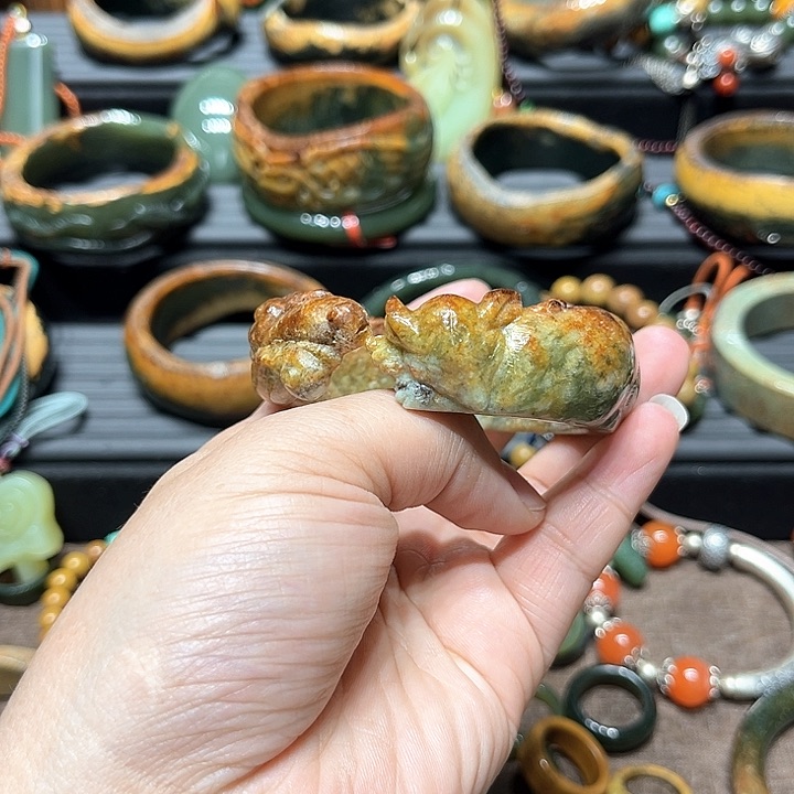 岫岩河磨玉（透闪石质玉）手镯未镶嵌满*