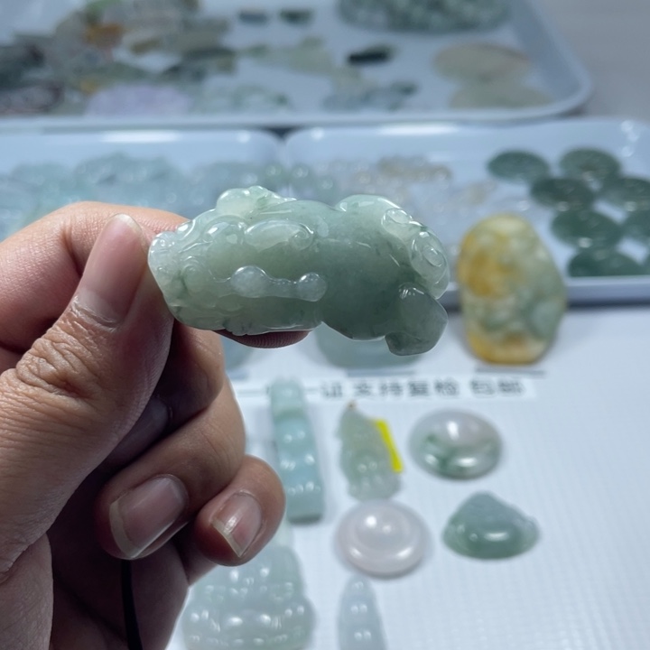 翡翠未镶嵌颈饰翡翠