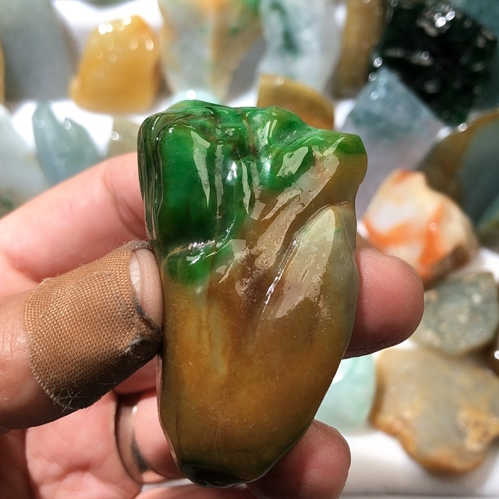 翡翠颈饰未镶嵌缅甸天然翡翠片料黄夹绿