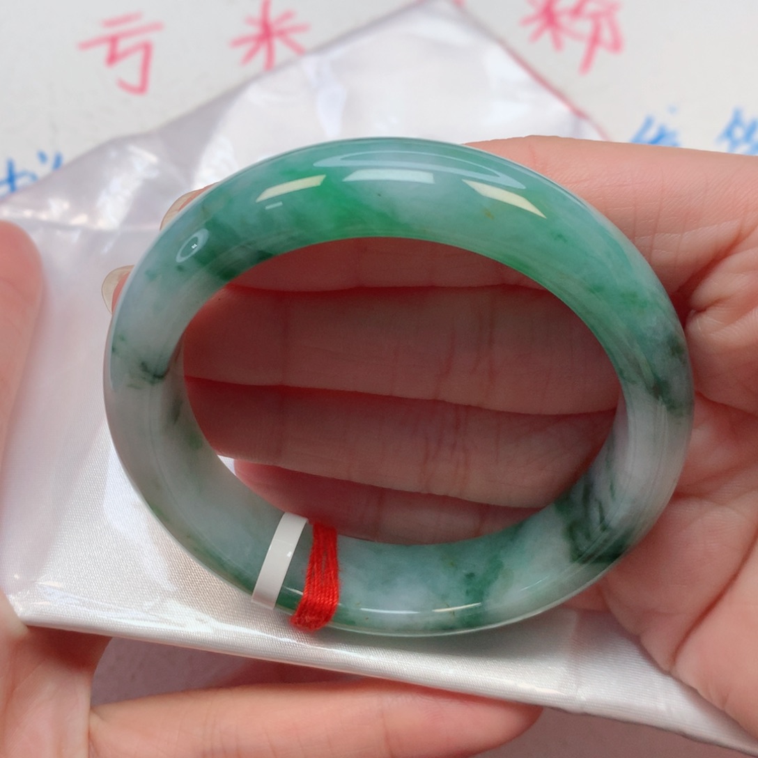 翡翠手镯未镶嵌53.8圈
