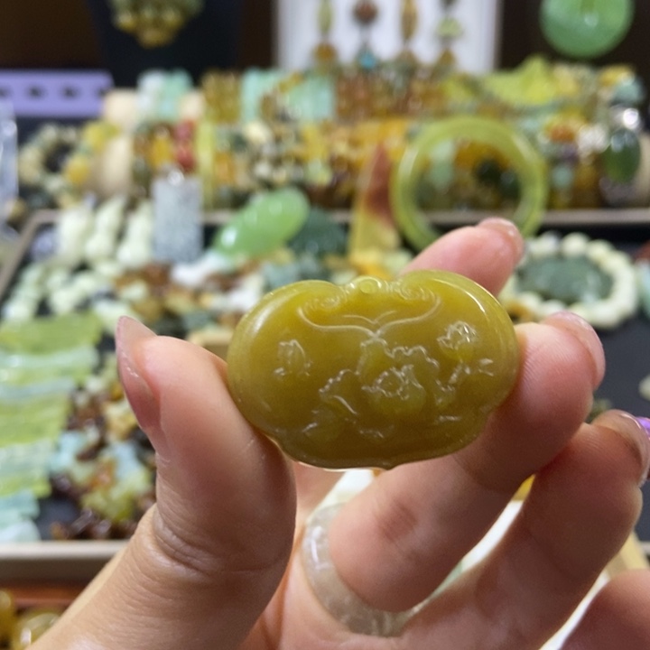 蛇纹石玉配件未镶嵌