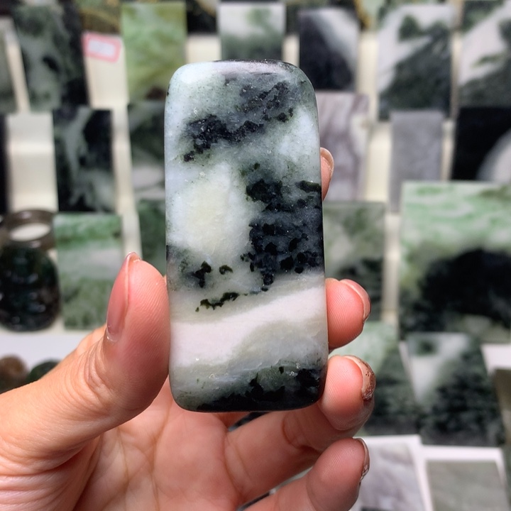 独山玉颈饰未镶嵌