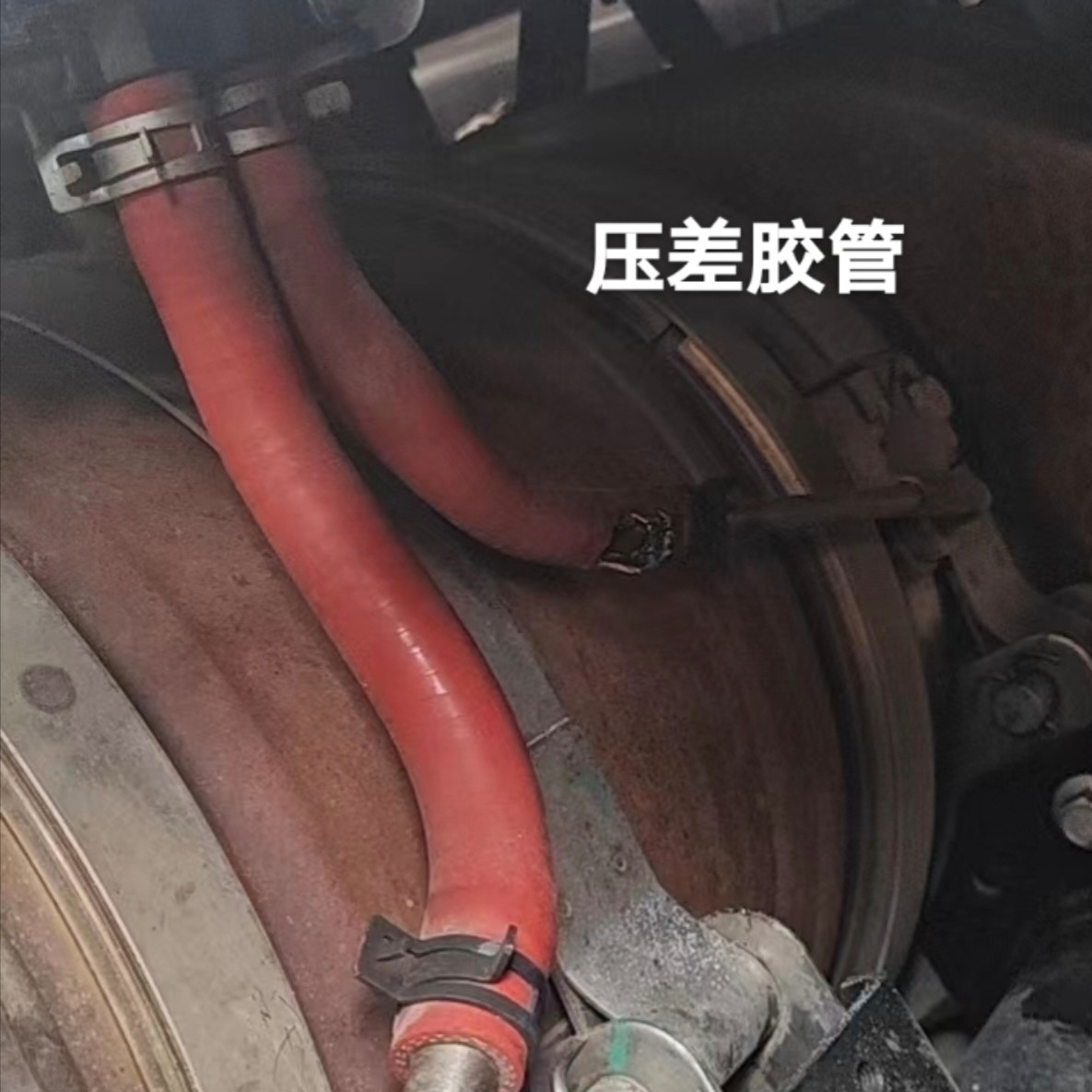 解放J6p国六压差传感器胶管拍一发二原厂装车