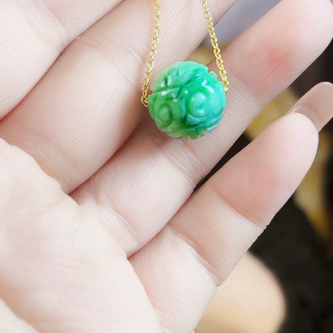 翡翠未镶嵌颈饰多样性