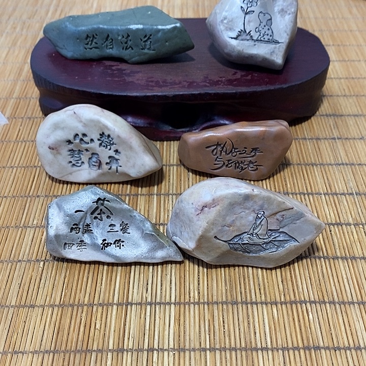 放***。原石雕刻工艺品手把摆件