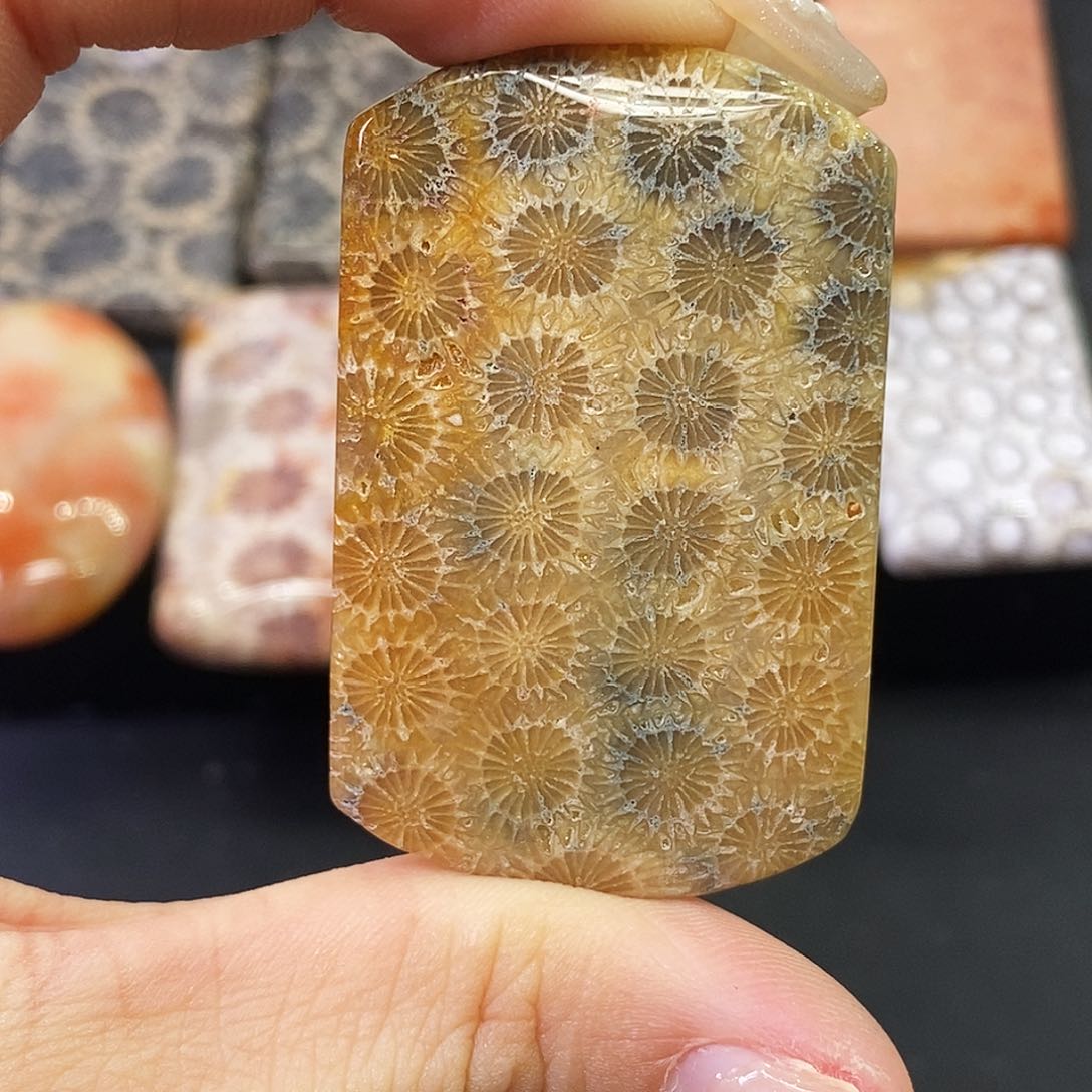 硅化玉颈饰合金知****…