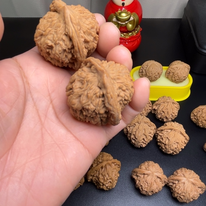 T***o桃核吊坠红狮子40