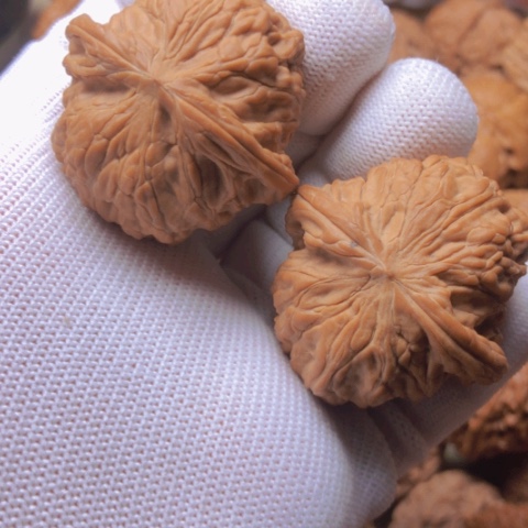 【闪购商品】桃核吊坠磨盘狮子头