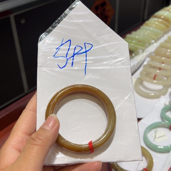 藏***里和田玉未镶嵌手镯