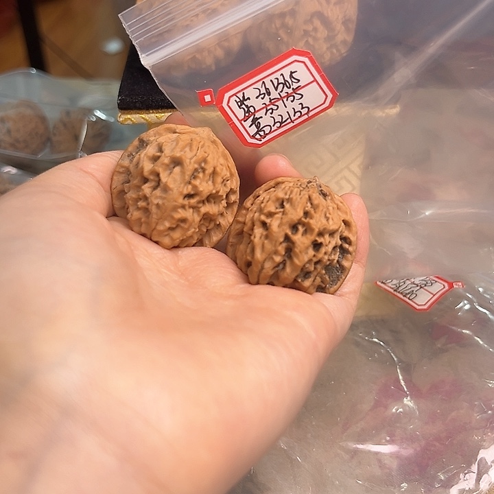 文玩核桃吊坠非嫁接元宝