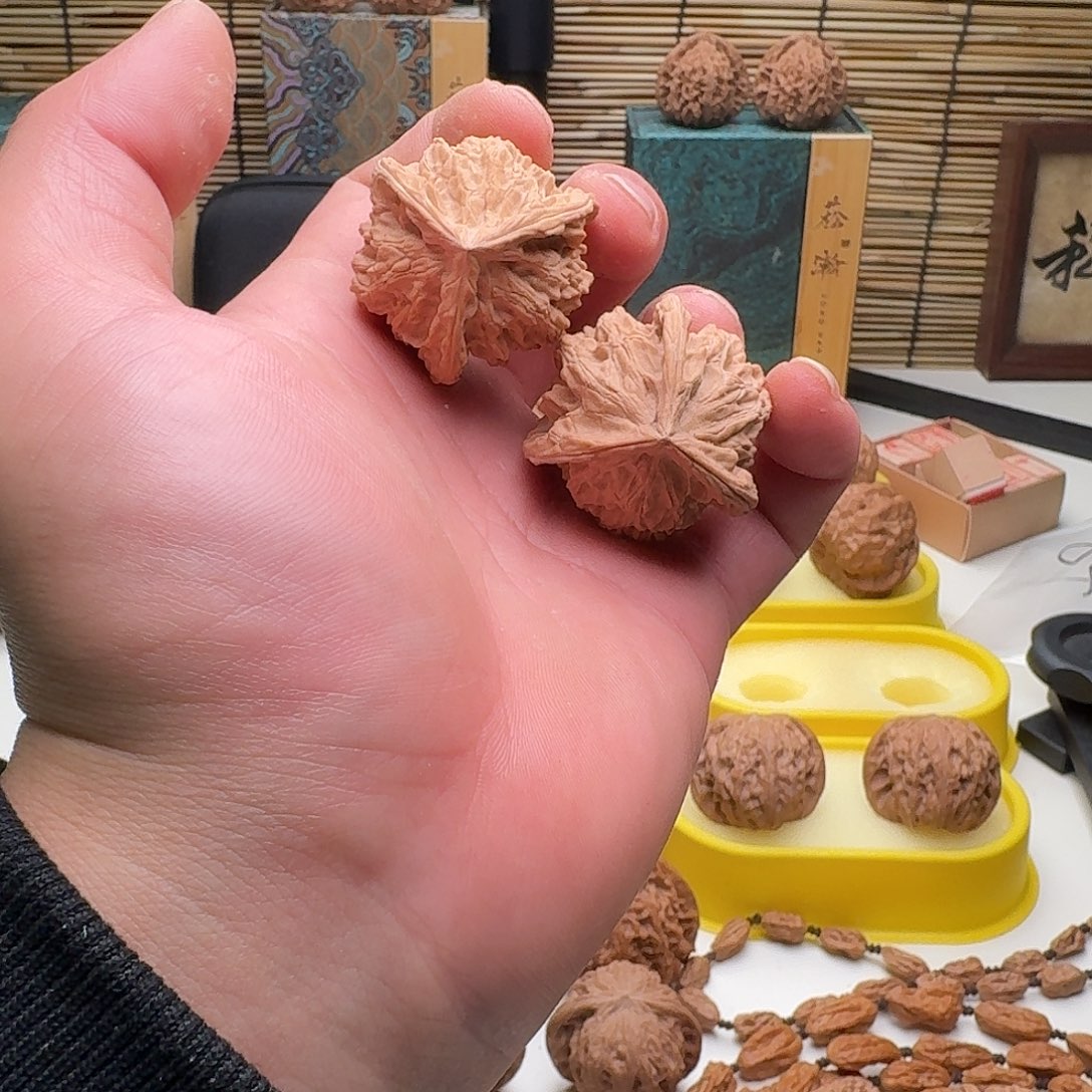 是***乐文玩核桃把件盘山三棱 