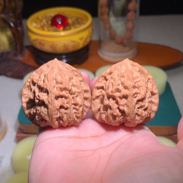 文玩核桃把件梨木台