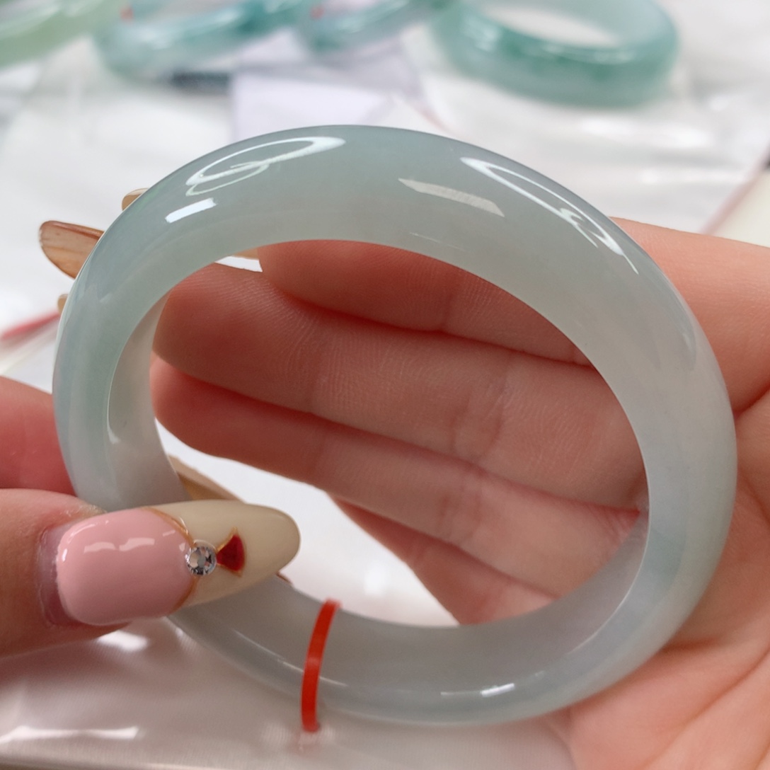 翡翠手镯未镶嵌57蓝底