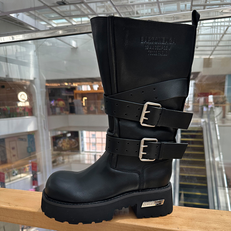 机车风马丁靴女2025新款皮带扣暗黑靴毒液粗跟厚底单里中筒骑士靴