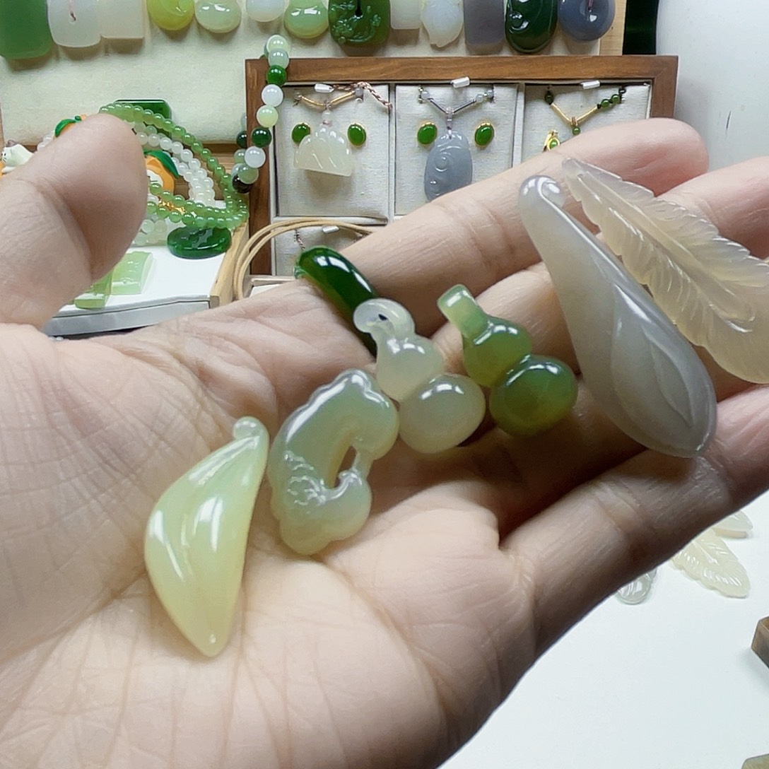 小***玉和田玉未镶嵌吊坠(不含链)